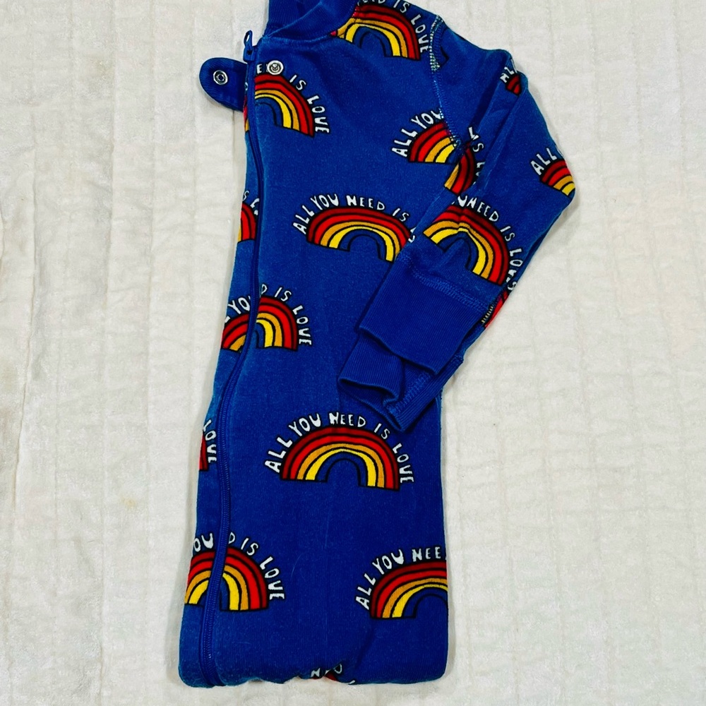 Hanna Andersson “All You Need Is Love” Onesie / Sleeper 2T